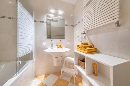 Katalin Apartment - image 11