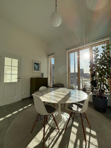 Luxury apartment, private terrace & FREE PARKING, Amberes (foto 5)
