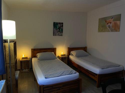 2 twin beds