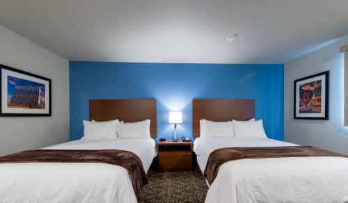 2 queen beds