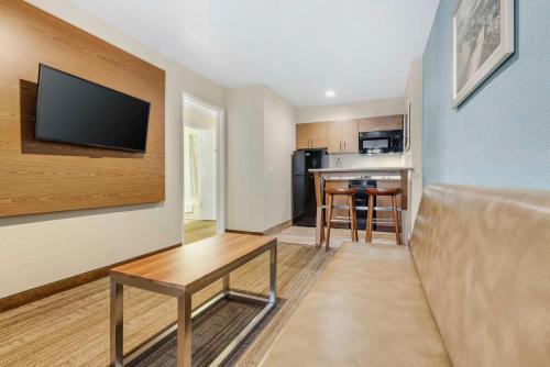 Best Western Carlsbad by the Sea - image 7