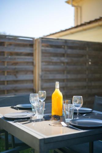 Cosy & Chill Appartements - 10 min de la mer - Jardin, Netflix, terrasse, fibre & parking in 卡涅
