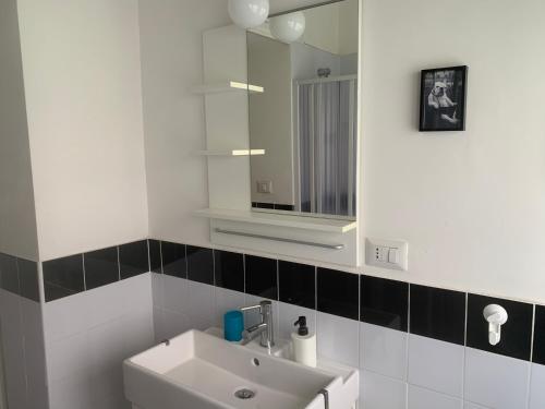 Cozy Piramide Rooms, Rome (photo 8)