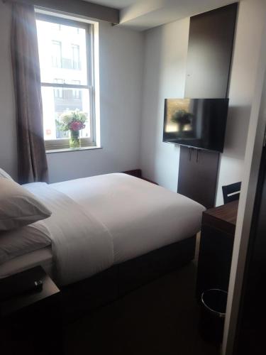 Bliss Boutique Central Room with AC 101, London