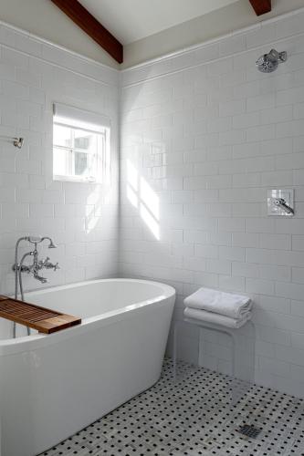 Wilkie 8br Luxury Mtn Villa with Spa