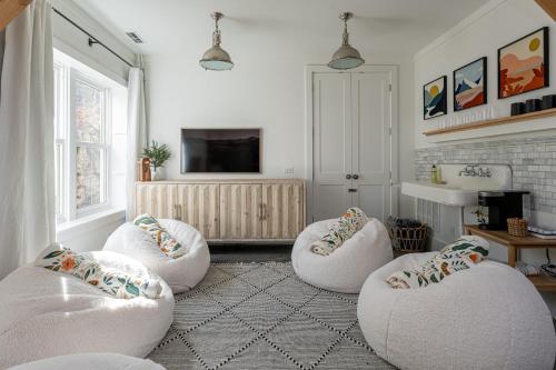 Wilkie 8br Luxury Mtn Villa with Spa