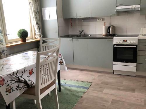 Talo Kainuun korvessa Kiekinkoskella in คูลห์โม