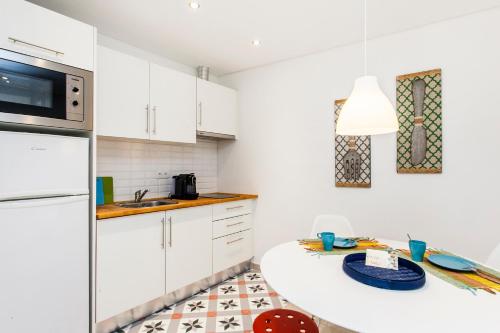 LxWay Apartments Rua do Telhal - Tap to explore photos