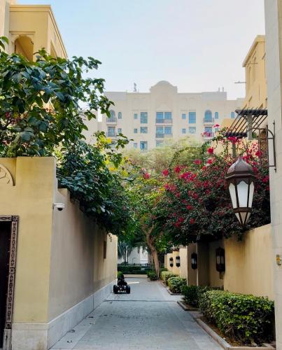 Live the Burj Lifestyle in Timeless OldTown by SBH, Дубай (фото 3)