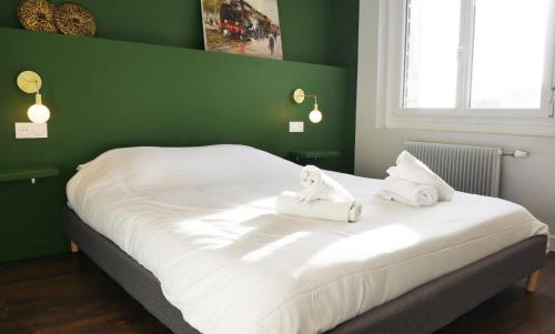 Three-Bedroom Apartment image 8