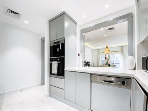 Live the Burj Lifestyle in Timeless OldTown by SBH, Дубай (фото 10)