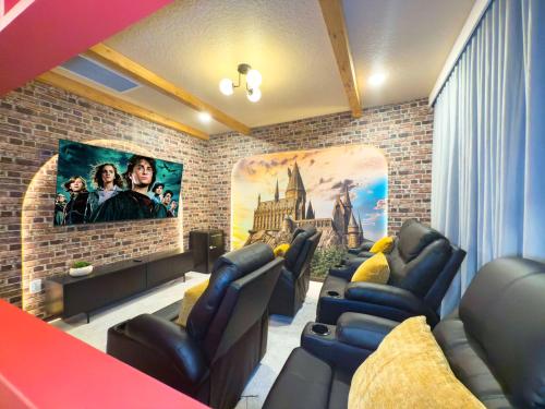 Themed Movie Theater, 6 BD, Summer Kitchen- 5827