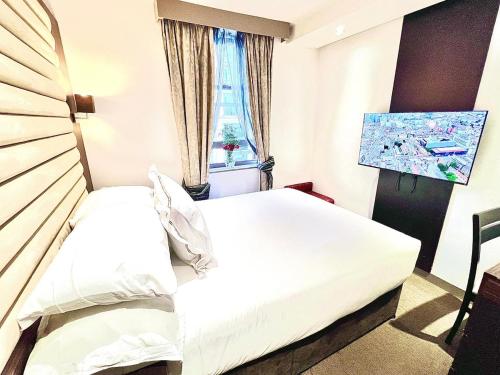 Bliss Central Boutique Room with Air Con 202 4