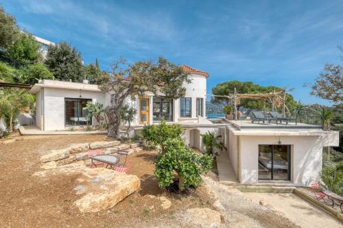 Villa climatisée au Lavandou avec vue mer avec piscine privée