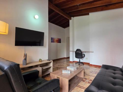 5StarHomes - Casa privada cerca al Estadio y la 70, Medellín (foto 3)
