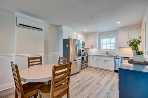 1002 Queen ADA Suite, 1st Floor Surfside 1002 Queen ADA Suite, 1st Floor Surfside