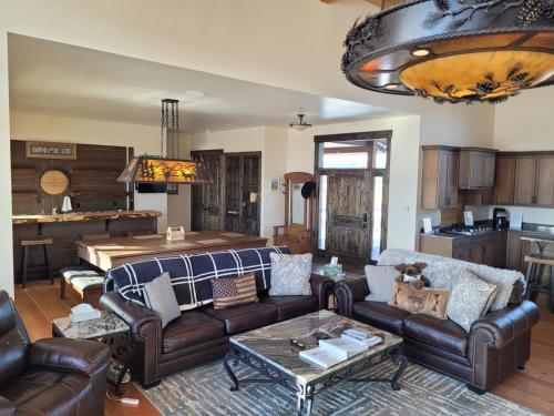 Painted Pony Guesthouse with AC in Tetonia, USA