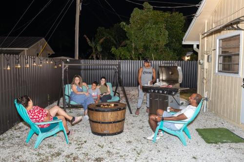 2 PPL 5 mins to Golf Courses Patio Pets BBQ in Greenacres City (FL)