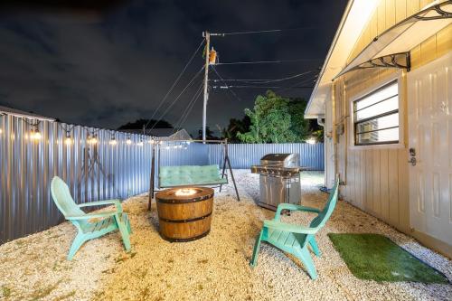 2 PPL 5 mins to Golf Courses Patio Pets BBQ in Greenacres City (FL)