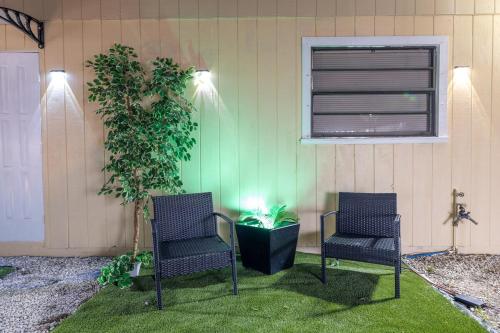 2 PPL 5 mins to Golf Courses Patio Pets BBQ in Greenacres City (FL)