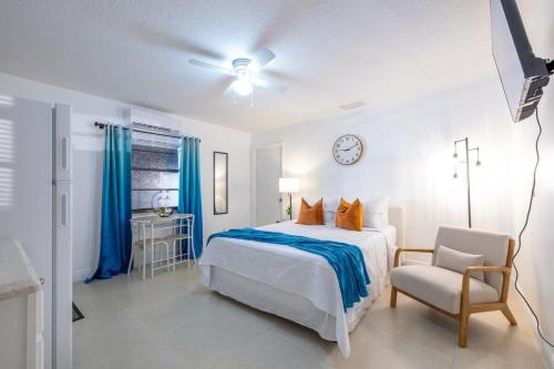 2 PPL 5 mins to Golf Courses Patio Pets BBQ in Greenacres City (FL)