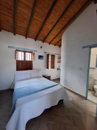 Double Room image 3
