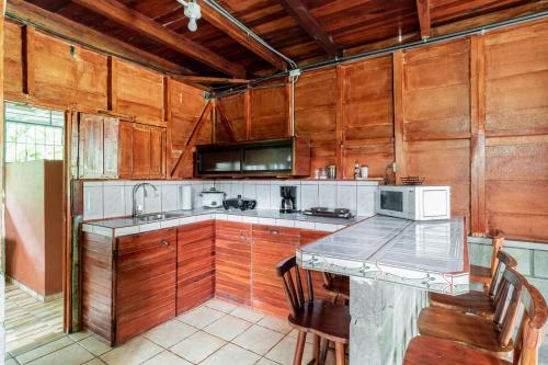 Gamboa Cabin - Delightful Couples Vacation Cabin, Фортуна (фото 6)
