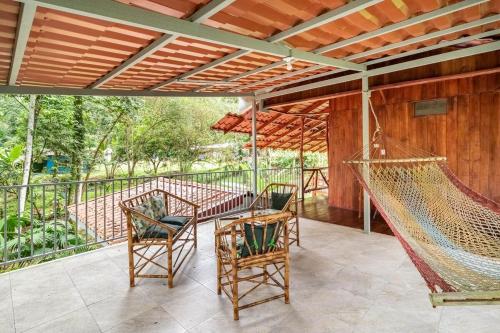 Gamboa Cabin - Delightful Couples Vacation Cabin, Фортуна (фото 9)