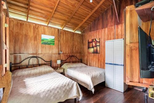 Gamboa Cabin - Delightful Couples Vacation Cabin, Фортуна (фото 10)