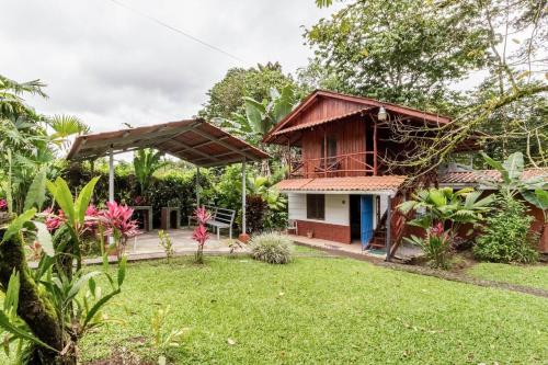 Gamboa Cabin - Delightful Couples Vacation Cabin, Fortuna