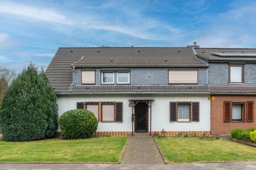 Cozy villa with garden, balcony and parking area in Düsseldorf in Düsseldorf, Deutschland