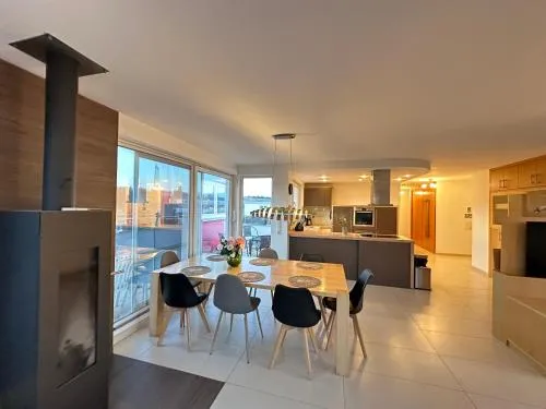Premium Firmenunterkunft Stuttgart-Schönaich - 6 Schlafzimmer - 9 Einzelbetten - 137qm Penthouse - Parken frei - Ideal für Teams & Monteure in Schönaich, Deutschland