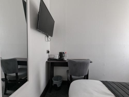 The Firs Lodge - image 8