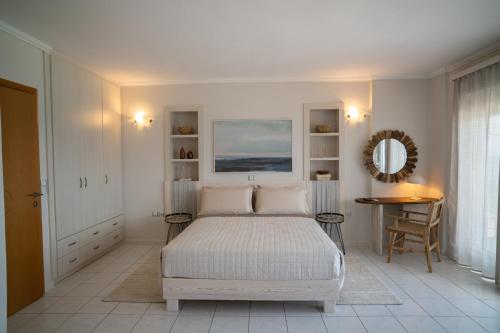 Etesians Seaside House in Valeontades