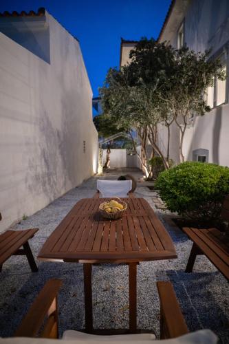 المرافق, Etesians Seaside House in Valeontades