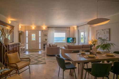 المرافق, Etesians Seaside House in Valeontades