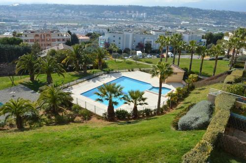 Studio équipé dans une résidence avec piscine à 10mn du centre ville, Nice