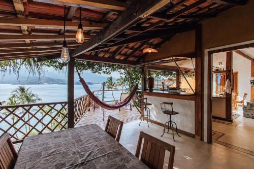 Casa em Ilhabela com vista MARAVILHOSA para o mar in Praia do Portinho