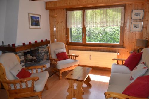 One-Bedroom Apartment with Balcony (105)