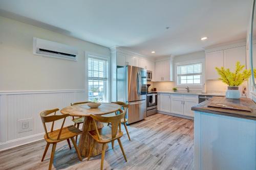 Adjacent 3rd Floor Trio, 3001 King, 3002 Queen, & 3003 Queen Adjacent 3rd Floor Trio, 3001 King, 3002 Queen, & 3003 Queen