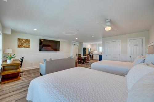 Adjacent 3rd Floor Trio, 3001 King, 3002 Queen, & 3003 Queen Adjacent 3rd Floor Trio, 3001 King, 3002 Queen, & 3003 Queen