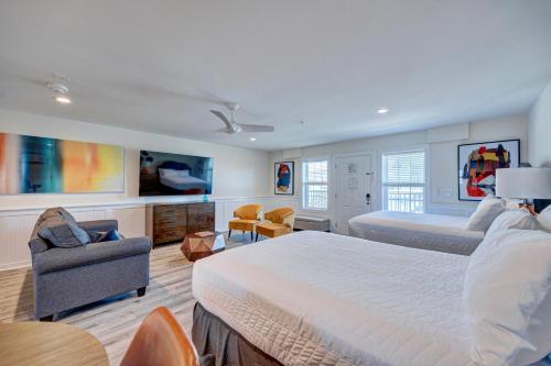 Saltwater 202 2nd Floor Low Tide in Surf City, USA