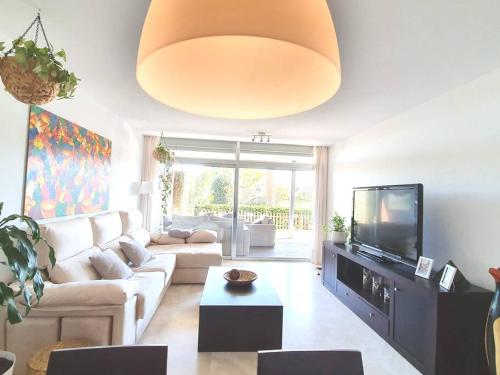 Hermoso apartamento de playa con piscina