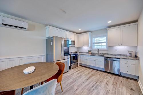302 Queen Suite, 3rd Floor Low Tide