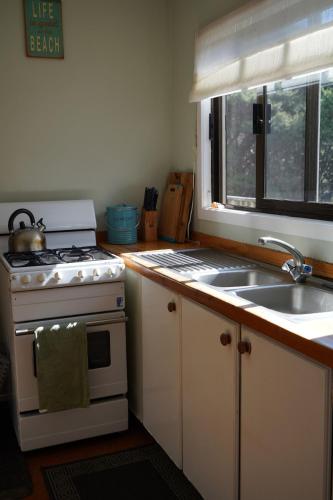 Okupu Beach House in เกาะเกรทแบร์ริเออร์