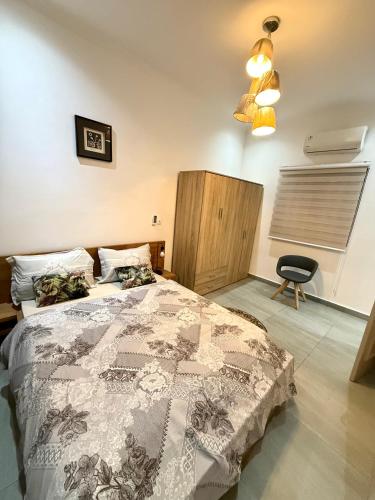One-Bedroom Apartment image 10
