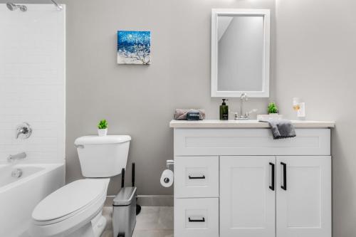 Modern 1 Bedroom Apartment with 2 TVs Fast WiFi and Free Parking, Cleveland (photo 5)