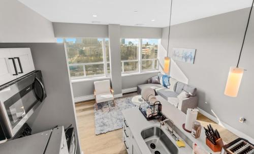 Modern 1 Bedroom Apartment with 2 TVs Fast WiFi and Free Parking, Cleveland (photo 9)