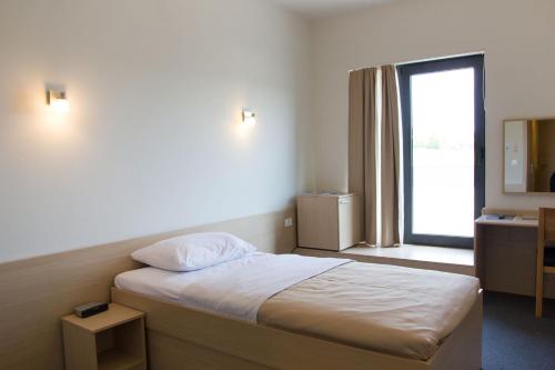 1 twin bed