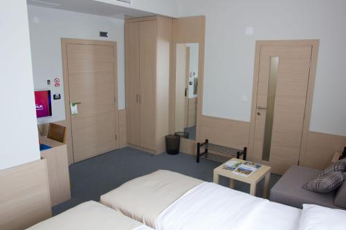 2 twin beds